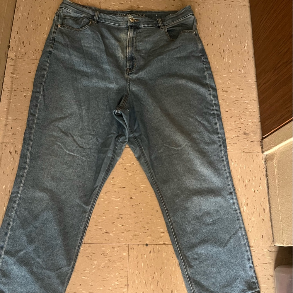 Plus size American Eagle light blue jeans.